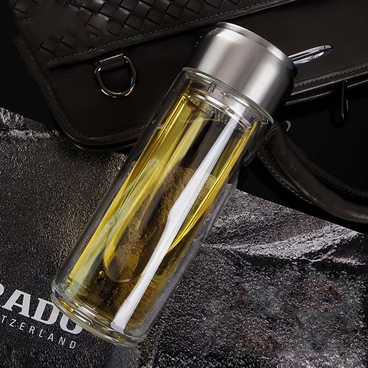 夏季瘦身的方法,用玻璃杯多喝水